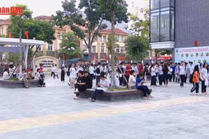 [Video] Từ hôm nay, 147.000 học sinh Hà Nội bắt đầu đăng ký thi vào lớp 10