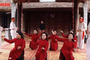 [Video] Rộn ràng làng Xoan cổ vào mùa Giỗ Tổ