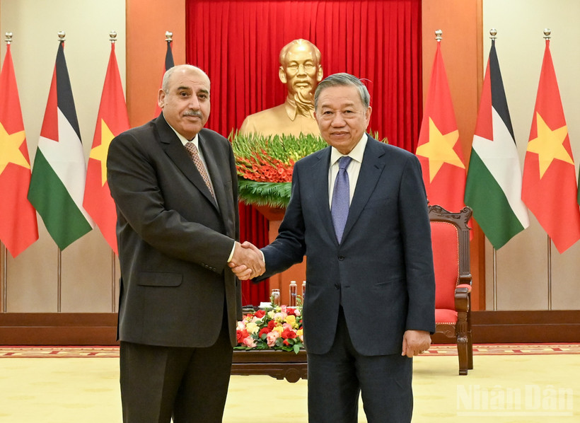 Tổng Bí thư Tô Lâm và Chủ tịch Hạ viện Jordan Mazen Turki El Qadi. (Ảnh: DUY LINH)