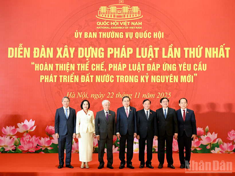 Chủ tịch Quốc hội Trần Thanh Mẫn và các đại biểu dự Diễn đàn. (Ảnh: DUY LINH)