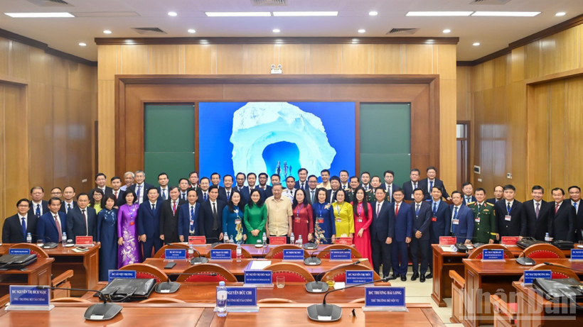Tổng Bí thư Tô Lâm với các học viên Lớp bồi dưỡng, cập nhật kiến thức, kỹ năng đối với cán bộ quy hoạch Ủy viên Ban Chấp hành Trung ương Đảng khóa XIV (lớp thứ 4). 