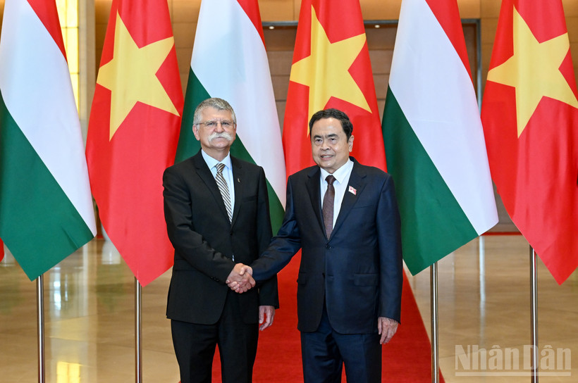 Chủ tịch Quốc hội Trần Thanh Mẫn và Chủ tịch Quốc hội Hungary Kover Laszlo.