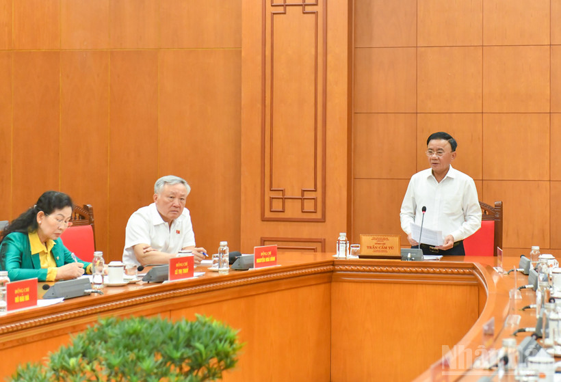 Thường trực Ban Bí thư Trần Cẩm Tú, Trưởng Ban Chỉ đạo phát biểu kết luận cuộc họp. (Ảnh: Duy Linh)