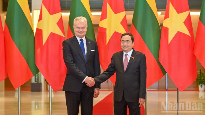 Chủ tịch Quốc hội Trần Thanh Mẫn và Tổng thống Cộng hòa Litva Gitanas Nauseda.