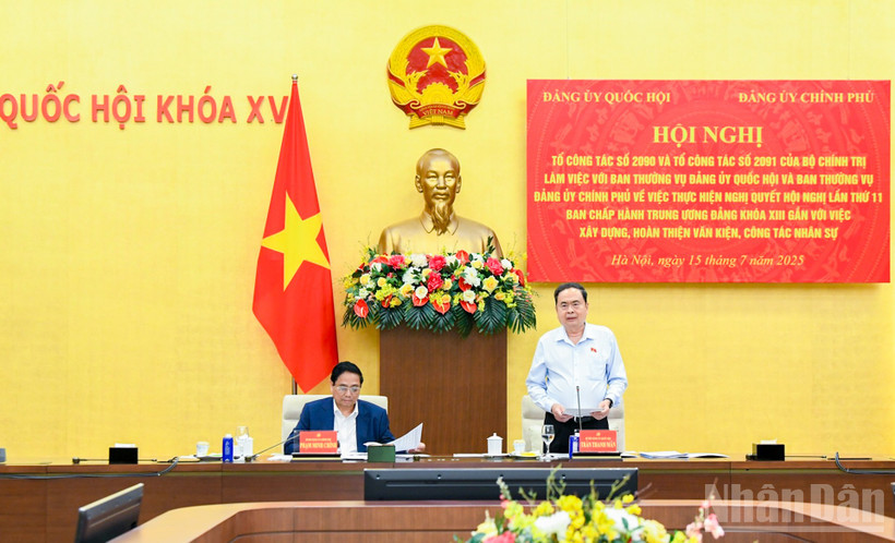 Bí thư Đảng ủy Chính phủ, Thủ tướng Chính phủ Phạm Minh Chính và Bí thư Đảng ủy Quốc hội, Chủ tịch Quốc hội Trần Thanh Mẫn đồng chủ trì hội nghị. 