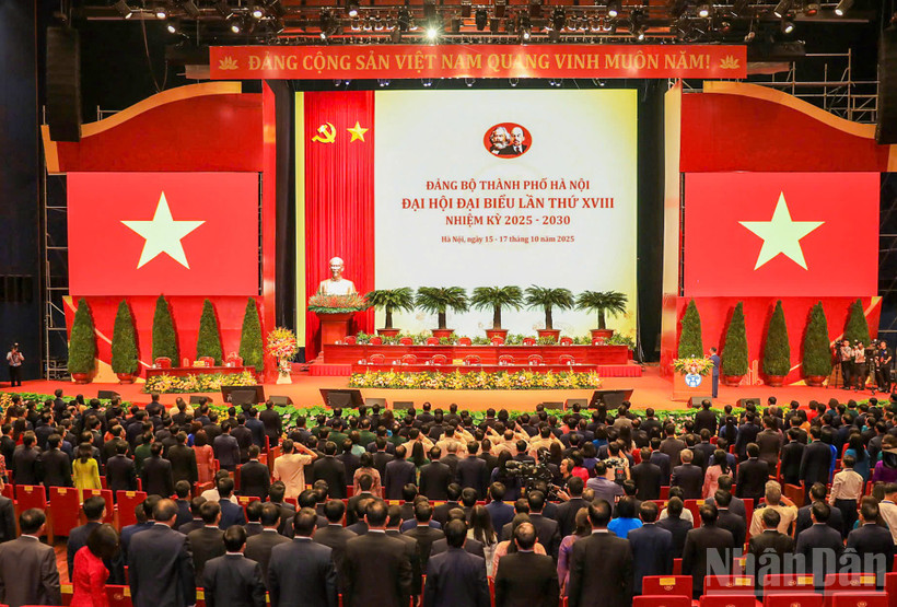 Quang cảnh phiên trù bị Đại hội đại biểu Đảng bộ Thành phố Hà Nội lần thứ 18.
