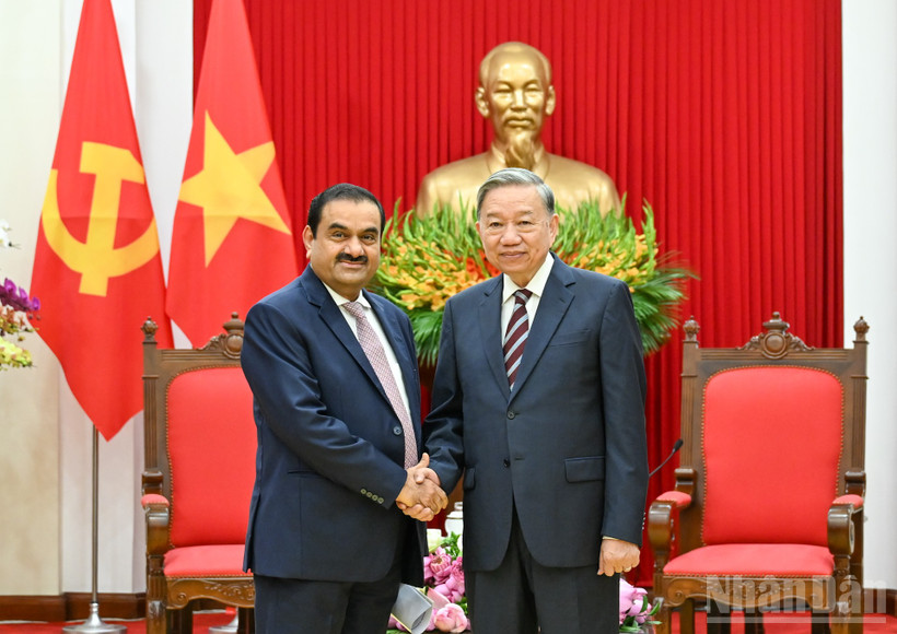 Tổng Bí thư Tô Lâm và ông Gautam Adani, Chủ tịch Tập đoàn Adani.