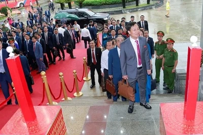 Thiết bị công nghệ xác thực đại biểu dự phiên trù bị Đại hội Đảng bộ tỉnh Thanh Hóa khóa 20.