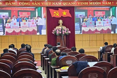 Quang cảnh vận hành mẫu ngày bầu cử ở xã Pù Luông được truyền tải đến điểm cầu Tỉnh ủy Thanh Hóa.