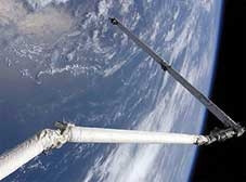 Hai phi hành gia đi bộ ngoài không gian để thay thế pin mặt trời cho trạm ISS ảnh 3