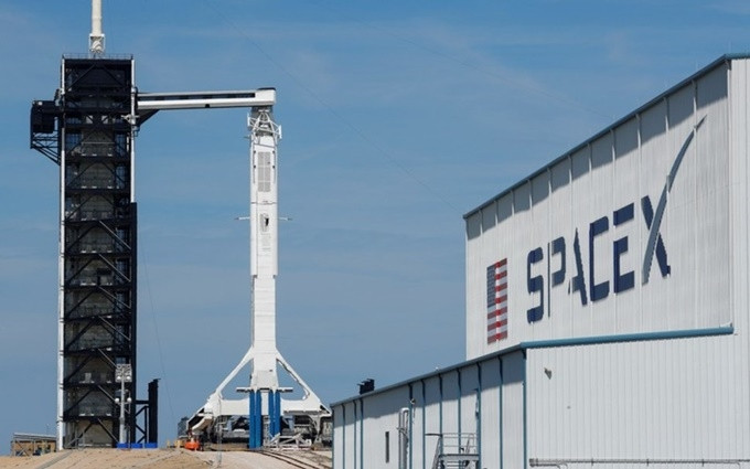 Dự án Starlink của SpaceX ký thỏa thuận đầu tiên về cung cấp Wi-Fi trên máy bay ảnh 2