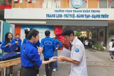 [Video] Gần 104.000 học sinh Hà Nội bước vào kỳ thi lớp 10