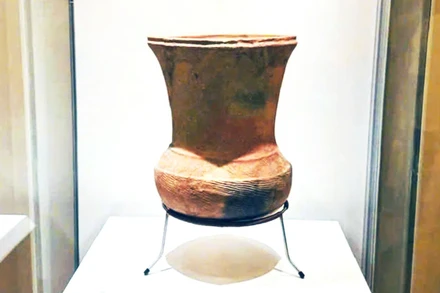 Chõ gốm được trưng bày tại Bảo tàng.