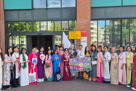 Hành trình nhằm tri ân chính quyền và nhân dân thành phố Amsterdam, kỷ niệm 40 năm thành lập trường THPT Hà Nội – Amsterdam. (Ảnh: Ban tổ chức)