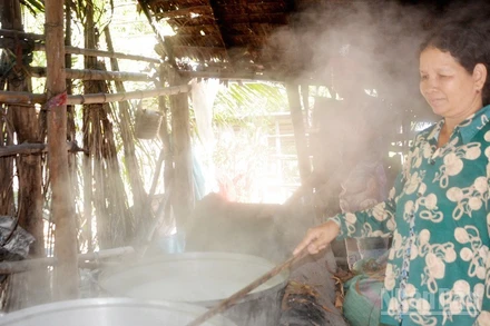 Nghề nấu đường thốt nốt truyền thống của bà con Khmer ở vùng Bảy Núi.