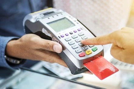 Nghị định 70 được ban hành, trong đó yêu cầu hộ kinh doanh có doanh thu từ 1 tỷ đồng trở lên sử dụng hóa đơn điện tử từ máy tính tiền kết nối với cơ quan thuế. 