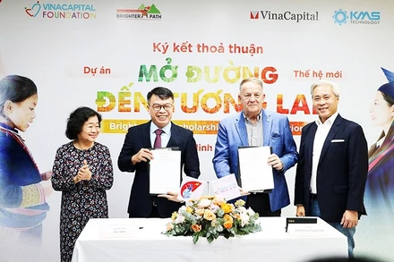 Hỗ trợ các nữ sinh dân tộc thiểu số