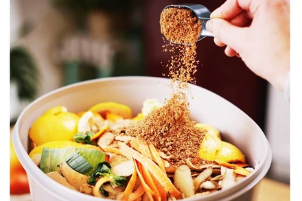 Nhiều người nội trợ tại Hà Nội đã thực hiện phương pháp xử lý rác thải Bokashi.