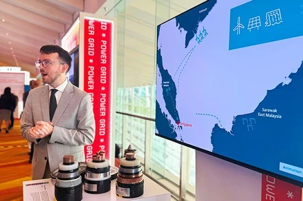 Giới thiệu công nghệ Solar Lidar tại Tuần lễ năng lượng quốc tế Singapore 2025. Ảnh: HỒNG VIỆT