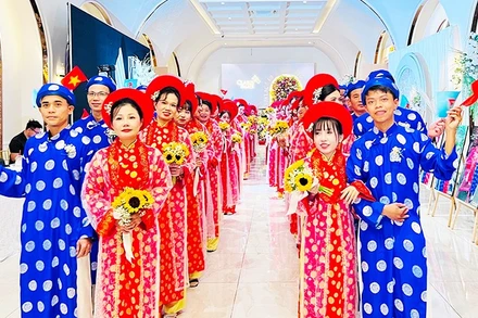 Các cặp đôi rạng ngời trong chương trình Lễ cưới tập thể năm 2025 vừa được tổ chức tại Thành phố Hồ Chí Minh.