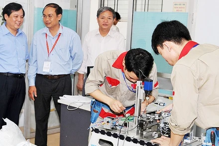 Hợp tác giữa khu vực tư và công trong nghiên cứu khoa học vẫn còn nhiều cản trở. Ảnh: NAM ANH