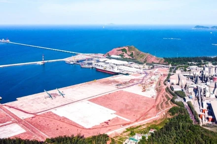 Cảng nước sâu Cửa Lò được chủ đầu tư đề xuất điều chỉnh tăng diện tích đất khu hậu phương cảng thành 32ha, diện tích mặt nước là 150ha.