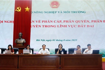 Thứ trưởng Nông nghiệp và Môi trường Lê Minh Ngân chủ trì Hội nghị.