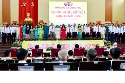 Ra mắt Ban Chấp hành Đảng bộ xã Châu Phú nhiệm kỳ 2025-2030.