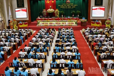 Quang cảnh đại hội Đảng bộ phường Long Xuyên.