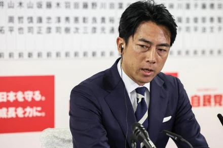 Ông Koizumi Shinjiro, Chủ tịch Ủy ban Chiến lược bầu cử của Đảng Dân chủ Tự do cầm quyền của Nhật Bản phát biểu trong cuộc họp báo tại Tokyo ngày 27/10/2024. (Ảnh: Xinhua)