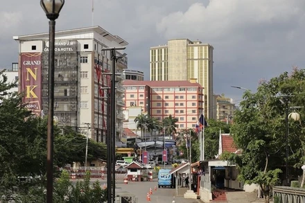 Phía Campuchia được chụp từ trạm kiểm soát biên giới Ban Pakkad ở quận Khlong Yai, tỉnh Chanthaburi, Thái Lan, ngày 16/6/2025. (Ảnh tư liệu: THX/TTXVN)