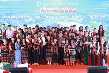 Thủ tướng Chính phủ Phạm Minh Chính tham dự Lễ khởi công Dự án Trường phổ thông nội trú, bán trú liên cấp tại Tây Giang.