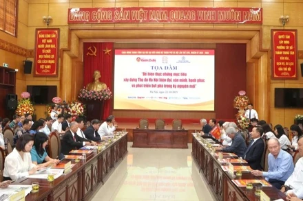 Quang cảnh buổi tọa đàm.