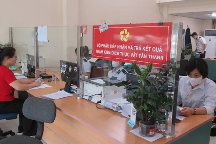 Hoạt động tiếp nhận hồ sơ kiểm dịch hàng nông sản trước khi xuất khẩu qua biên giới tại Trạm kiểm dịch thực vật Tân Thanh (Lạng Sơn).