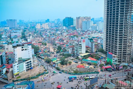 Dự án đường Vành đai 1 đoạn Hoàng Cầu-Voi Phục có điểm đầu tại nút giao Ô Chợ Dừa và điểm cuối tại nút giao thông Voi Phục, với tổng chiều dài hơn 2,2km.