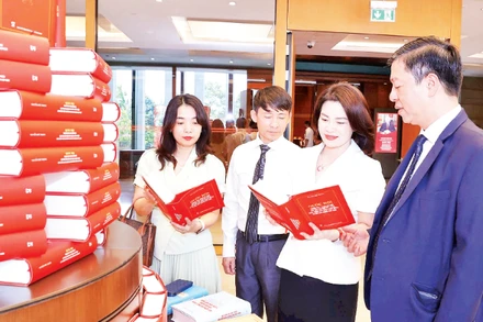 Phong trào Học và làm theo Bác đã góp phần nâng cao chất lượng công tác biên tập, xuất bản, phát hành các ấn phẩm của Nhà Xuất bản Chính trị quốc gia Sự thật. (Ảnh: HOÀNG LÂM)