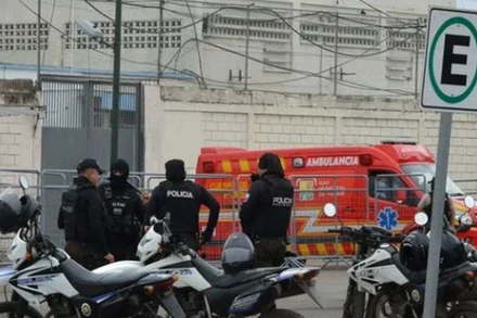 Bên ngoài trại giam. (Ảnh: AFP)