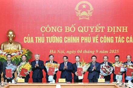 Thủ tướng Phạm Minh Chính trao Quyết định tiếp nhận, bổ nhiệm lãnh đạo một số bộ, cơ quan.