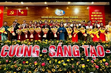Ban Chấp hành, Ban Thường vụ, Ủy ban Kiểm tra Đảng ủy phường Phú Thuận nhiệm kỳ 2025-2030 ra mắt đại hội