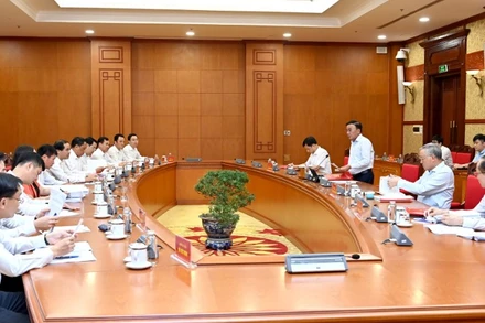 Tổ công tác của Bộ Chính trị làm việc với Ban Thường vụ Tỉnh ủy Lào Cai. (Ảnh: THỦY NGUYÊN)