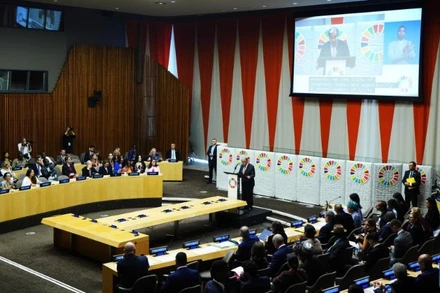Tổng thư ký Liên hợp quốc Antonio Guterres phát biểu tại sự kiện Khoảnh khắc Mục tiêu phát triển bền vững (SDG) được tổ chức tại trụ sở Liên hợp quốc ở New York (Mỹ), ngày 22/9/2025. (Ảnh: Xinhua)