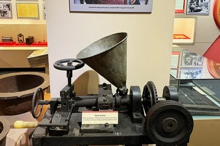 Máy đúc chữ nhựa M951 sáng chế năm 1970 tại Việt Bắc được trưng bày tại Bảo tàng ngành cơ yếu Việt Nam. (Ảnh: NGỌC ĐINH)