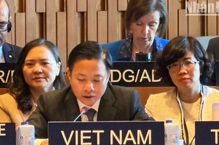 Thứ trưởng Ngoại giao Ngô Lê Văn phát biểu khai mạc Phiên toàn thể Kỳ họp lần thứ 222 Hội đồng Chấp hành UNESCO. 