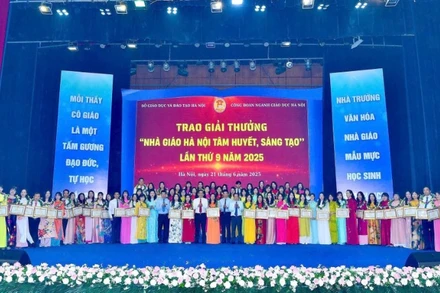 Trao Giải thưởng "Nhà giáo Hà Nội tâm huyết, sáng tạo" năm 2025.