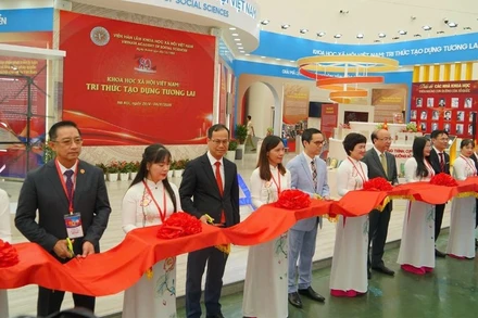 Khai mạc gian triển lãm “Khoa học xã hội Việt Nam: Tri thức tạo dựng tương lai” của Viện Hàn lâm Khoa học xã hội Việt Nam tại triển lãm thành tựu đất nước nhân kỷ niệm 80 năm Quốc khánh 2/9.