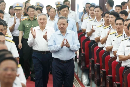 Tổng Bí thư Tô Lâm đến thăm, làm việc với Vùng 5 Hải quân. (Ảnh: Thống Nhất/TTXVN) 