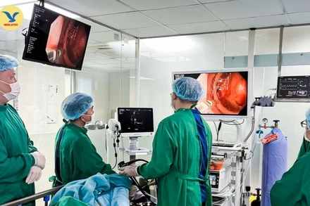 Trung tâm Tiêu hóa MEDLATEC làm chủ kỹ thuật nội soi siêu âm.
