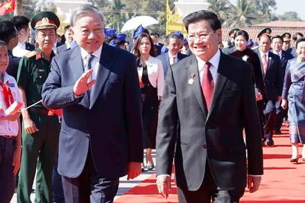 Tổng Bí thư Tô Lâm cùng Tổng Bí thư, Chủ tịch nước Lào Thongloun Sisoulith dự khánh thành Công viên Hữu nghị Lào-Việt Nam. (Ảnh: Thống Nhất/TTXVN) 