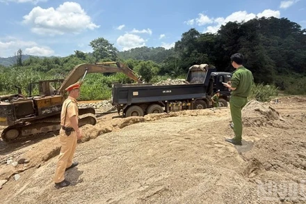 Công an Lâm Đồng triệt phá điểm khai thác cát sỏi trái phép quy mô lớn.