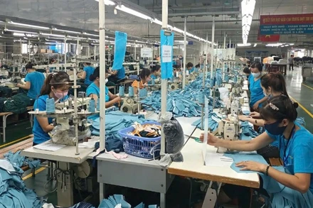 Sản xuất hàng dệt may xuất khẩu tại Tổng công ty cổ phần Dệt may Hà Nội.